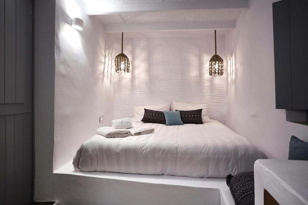 Living Theros Luxury Suites Kardhiani Luaran gambar